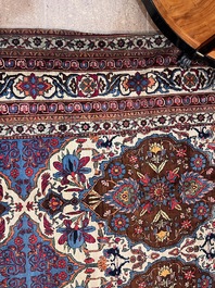 An important Persian Isfahan rug with floral design, wool on cotton, early 20th C.
