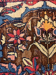An important Persian Isfahan rug with floral design, wool on cotton, early 20th C.