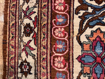 An important Persian Isfahan rug with floral design, wool on cotton, early 20th C.