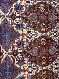 An important Persian Isfahan rug with floral design, wool on cotton, early 20th C.