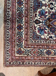 An important Persian Isfahan rug with floral design, wool on cotton, early 20th C.