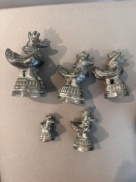 Dix poids &agrave; opium en bronze couronn&eacute;s de Naga et Hinta, Birmanie, 19&egrave;me/20&egrave;me si&egrave;cle