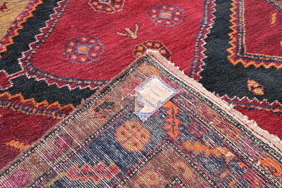 A Persian Hamadan or Kurdu rug with geometric design, wool on cotton, 20th C.