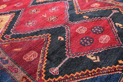 A Persian Hamadan or Kurdu rug with geometric design, wool on cotton, 20th C.