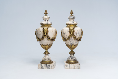 A pair of Neoclassical marble cassolettes mounted with rams' heads and floral garlands, 19th/20th C.