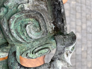 Importante coupe rituelle en bronze de type 'gui', Chine, probablement &eacute;poque des Royaumes Combattants