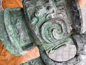 Importante coupe rituelle en bronze de type 'gui', Chine, probablement &eacute;poque des Royaumes Combattants