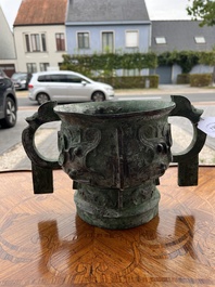 Importante coupe rituelle en bronze de type 'gui', Chine, probablement &eacute;poque des Royaumes Combattants