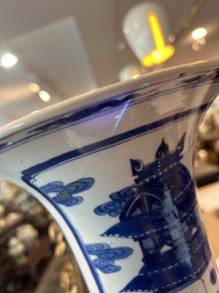 Vase de forme yenyen en porcelaine de Chine bleu et blanc &agrave; d&eacute;cor de 'Hai Wu Tian Shou 海屋添壽', Kangxi
