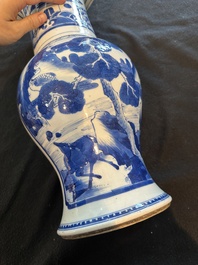 Vase de forme yenyen en porcelaine de Chine bleu et blanc &agrave; d&eacute;cor de 'Hai Wu Tian Shou 海屋添壽', Kangxi