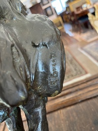 Rembrandt Bugatti (1884-1916): Coq, bronze &agrave; patine brune sur socle en marbre, 20&egrave;me si&egrave;cle