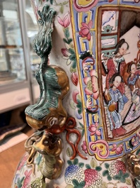 Paire d'importants vases en porcelaine de Chine famille rose &agrave; sujet narratif, 19&egrave;me si&egrave;cle