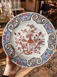 Sept assiettes en porcelaine de Chine famille rose en verte &agrave; d&eacute;cor floral et de sc&egrave;nes anim&eacute;es, Yongzheng/Qianlong