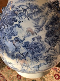 Vase de forme 'hu' en porcelaine de Chine en bleu, blanc et rouge de cuivre, marque de Qianlong, Chine, 20&egrave;me si&egrave;cle