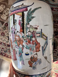 Vase en porcelaine de Chine famille rose &agrave; d&eacute;cor de sc&egrave;ne de palais et d'oiseaux parmi des branches fleuries, 19&egrave;me si&egrave;cle