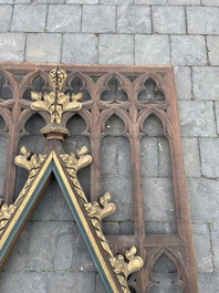 Collection vari&eacute;e de sculptures architecturales de style n&eacute;ogothique en bois partiellement dor&eacute; et polychrom&eacute;, Belgique, vers 1900