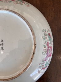 Plat en porcelaine de Chine famille rose &agrave; d&eacute;cor de dragons, marque de Kangxi, Guangxu