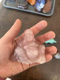 Collection de 22 sculptures en pierre dure, dont du cristal, du jade, du quartz, de l'&oelig;il de tigre et de la turquoise, Chine, 19&egrave;me/20&egrave;me si&egrave;cle