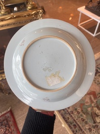 Sept assiettes en porcelaine de Chine famille rose en verte &agrave; d&eacute;cor floral et de sc&egrave;nes anim&eacute;es, Yongzheng/Qianlong