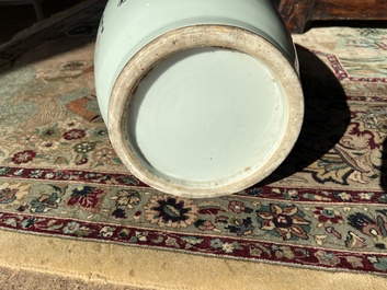 Vase en porcelaine de Chine qianjiang cai &agrave; d&eacute;cor d'immortels, 19&egrave;me si&egrave;cle