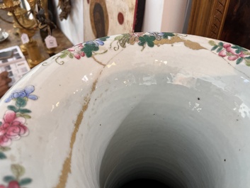 Paire d'importants vases en porcelaine de Chine famille rose &agrave; sujet narratif, 19&egrave;me si&egrave;cle