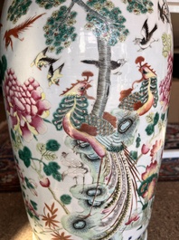 Deux vases en porcelaine de Chine famille rose &agrave; d&eacute;cor des immortels et leurs serviteurs et des oiseaux parmi des branches fleuries, 19&egrave;me si&egrave;cle
