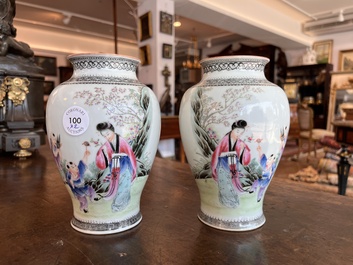 Paire de vases en porcelaine de Chine famille rose, marque de Qianlong, R&eacute;publique, 20&egrave;me si&egrave;cle