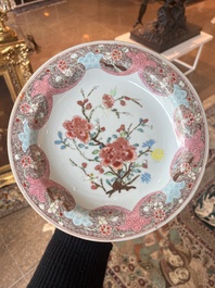 Sept assiettes en porcelaine de Chine famille rose en verte &agrave; d&eacute;cor floral et de sc&egrave;nes anim&eacute;es, Yongzheng/Qianlong