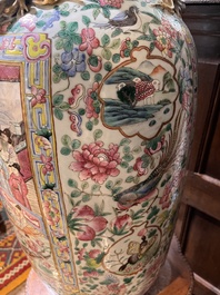 Paire d'importants vases en porcelaine de Chine famille rose &agrave; sujet narratif, 19&egrave;me si&egrave;cle