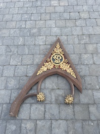 Collection vari&eacute;e de sculptures architecturales de style n&eacute;ogothique en bois partiellement dor&eacute; et polychrom&eacute;, Belgique, vers 1900