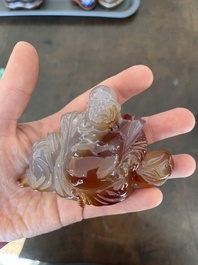 Collection de 22 sculptures en pierre dure, dont du cristal, du jade, du quartz, de l'&oelig;il de tigre et de la turquoise, Chine, 19&egrave;me/20&egrave;me si&egrave;cle