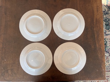 Neuf assiettes en porcelaine de Chine famille rose de Canton &agrave; d&eacute;cor de sc&egrave;nes de palais, 19&egrave;me si&egrave;cle