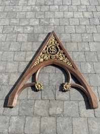 Collection vari&eacute;e de sculptures architecturales de style n&eacute;ogothique en bois partiellement dor&eacute; et polychrom&eacute;, Belgique, vers 1900