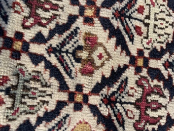 Tapis oriental de type Shirvan Marasali &agrave; d&eacute;cor floral en laine, Caucase, premier tiers du 20&egrave;me si&egrave;cle