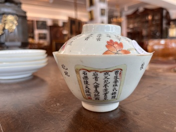 Quatre soucoupes et un bol couvert en porcelaine de Chine famille rose &agrave; d&eacute;cor 'Wu Shuang Pu', 19&egrave;me si&egrave;cle