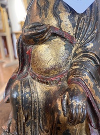 Sculpture d'un dignitaire ou lettr&eacute; en bronze dor&eacute; et laqu&eacute;, Chine, Ming