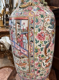 Paire d'importants vases en porcelaine de Chine famille rose &agrave; sujet narratif, 19&egrave;me si&egrave;cle