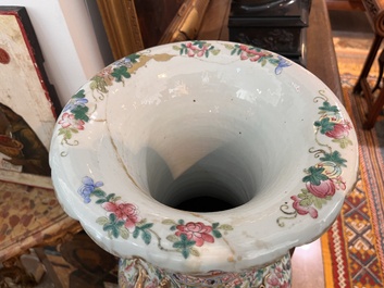 Paire d'importants vases en porcelaine de Chine famille rose &agrave; sujet narratif, 19&egrave;me si&egrave;cle