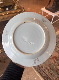 Sept assiettes en porcelaine de Chine famille rose en verte &agrave; d&eacute;cor floral et de sc&egrave;nes anim&eacute;es, Yongzheng/Qianlong