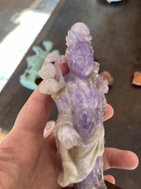 Collection de 22 sculptures en pierre dure, dont du cristal, du jade, du quartz, de l'&oelig;il de tigre et de la turquoise, Chine, 19&egrave;me/20&egrave;me si&egrave;cle