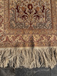 A Turkish Hereke rug with floral design in silk and gold thread, 20th C.