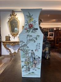 Vase rectangulaire en porcelaine de Chine qianjiang cai &agrave; d&eacute;cor de figures dans un paysage et d'oiseaux parmi des branches fleuries, 19&egrave;me si&egrave;cle