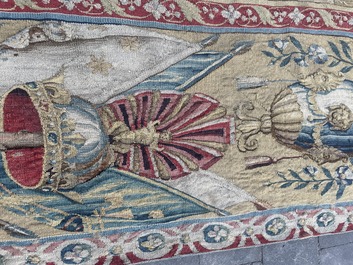 Importante tapisserie murale de Bruges repr&eacute;sentant 'Les porte-drapeaux' de la s&eacute;rie 'Les Triomphes de C&eacute;sar', seconde moiti&eacute; du 16&egrave;me si&egrave;cle