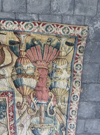 Importante tapisserie murale de Bruges repr&eacute;sentant 'Les porte-drapeaux' de la s&eacute;rie 'Les Triomphes de C&eacute;sar', seconde moiti&eacute; du 16&egrave;me si&egrave;cle
