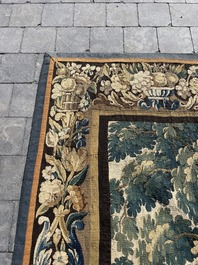 Tapisserie murale &agrave; d&eacute;cor d'oiseaux dans un jardin de ch&acirc;teau, Flandres, fin du 17&egrave;me si&egrave;cle