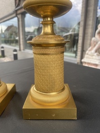 Paire de cassolettes ou vases pots-pourris Empire en bronze dor&eacute;, France, 1&egrave;re moiti&eacute; du 19&egrave;me si&egrave;cle