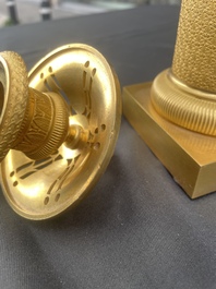 Paire de cassolettes ou vases pots-pourris Empire en bronze dor&eacute;, France, 1&egrave;re moiti&eacute; du 19&egrave;me si&egrave;cle