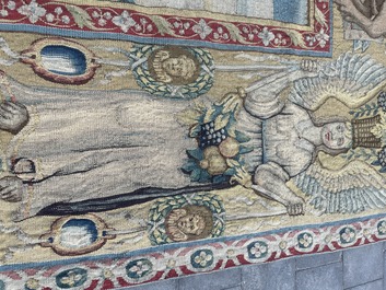 Importante tapisserie murale de Bruges repr&eacute;sentant 'Les porte-drapeaux' de la s&eacute;rie 'Les Triomphes de C&eacute;sar', seconde moiti&eacute; du 16&egrave;me si&egrave;cle