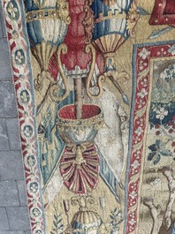Importante tapisserie murale de Bruges repr&eacute;sentant 'Les porte-drapeaux' de la s&eacute;rie 'Les Triomphes de C&eacute;sar', seconde moiti&eacute; du 16&egrave;me si&egrave;cle
