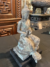 Un Bouddha et un Ganesh Majapahit en bronze oxyd&eacute;, Java de l'Est, 13&egrave;me/14&egrave;me si&egrave;cle